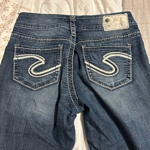 Silver jeans.  26x32.  Dark faded wash.  Great condition